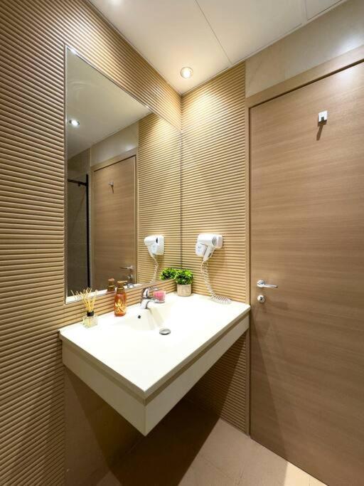 Luxury 2 Bedroom Apartment Bucharest Exterior photo