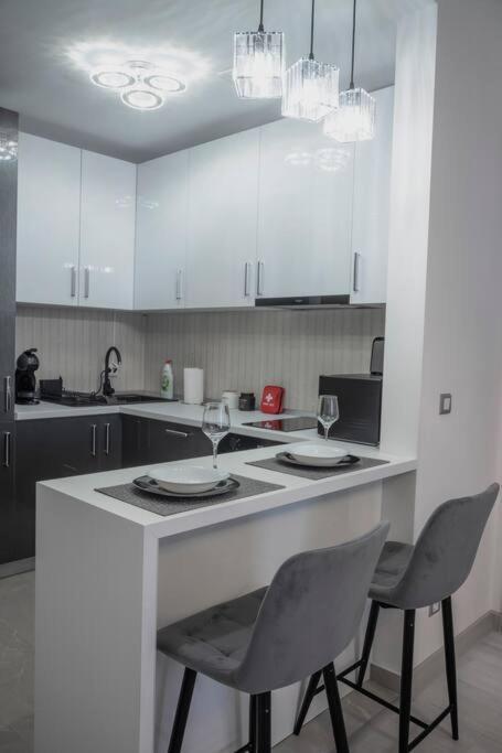 Luxury 2 Bedroom Apartment Bucharest Exterior photo