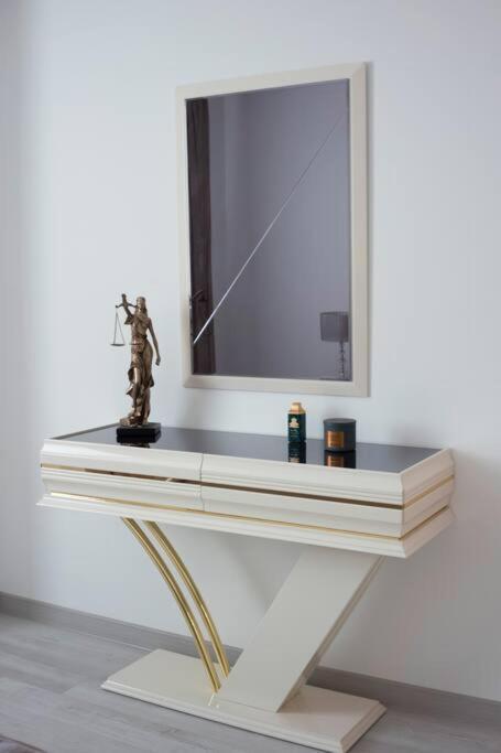 Luxury 2 Bedroom Apartment Bucharest Exterior photo