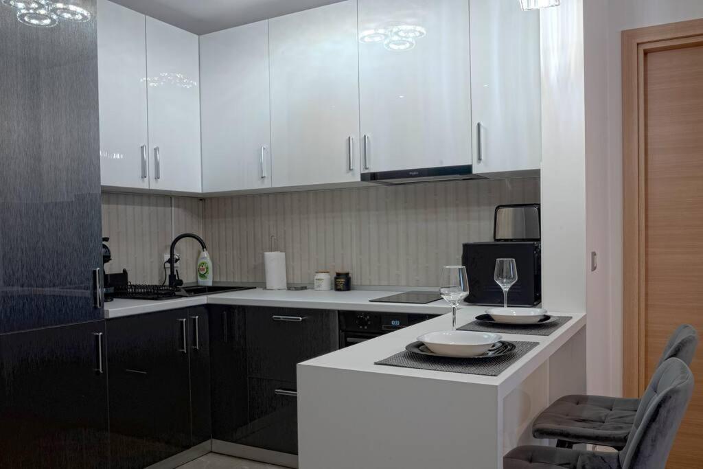 Luxury 2 Bedroom Apartment Bucharest Exterior photo